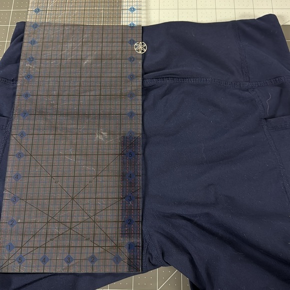 Gaiam Leggings with Side Pockets in NAVY - Picture 8 of 8